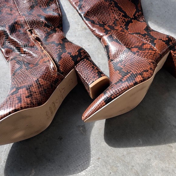 Kurt Geiger Oxblood burgundy snake skin boots - Picture 10 of 12